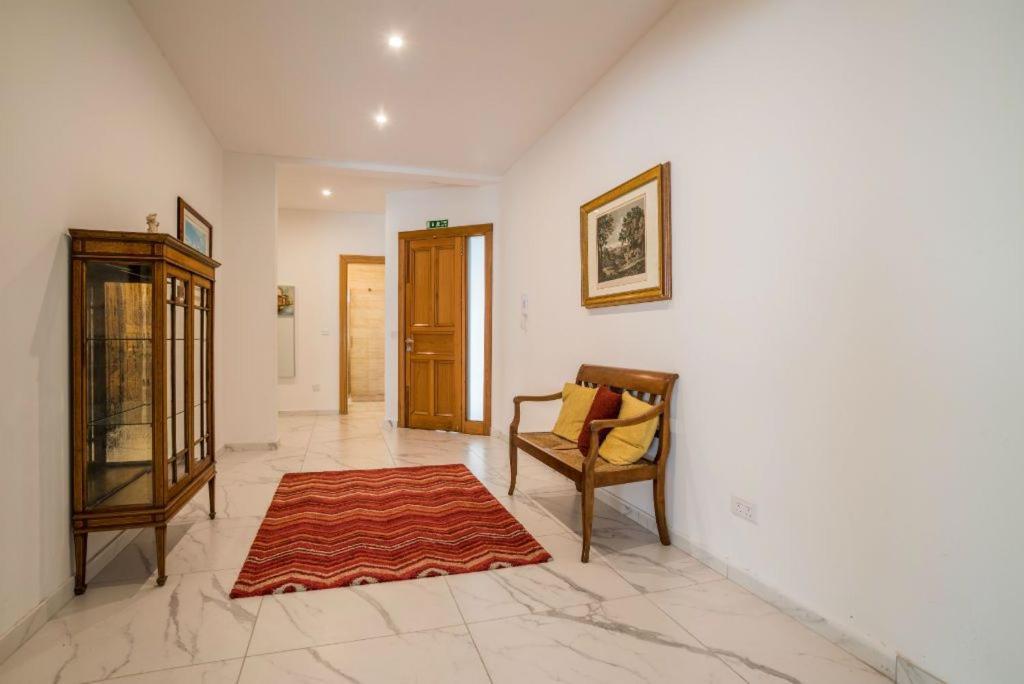 The Sea-Bank Villa Apartments Marsaskala Exteriör bild